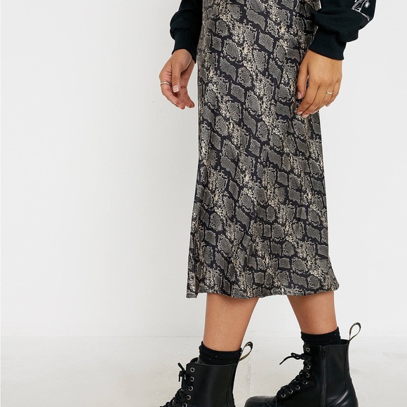 URBAN OUTFITTERS•Rowan satin slip midi skirt medium NWOT - Picture 1 of 5